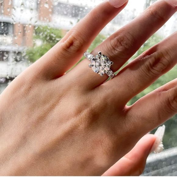 4.3 ct tw dazzling round brilliant cut moissanite diamond engagement ring - Picture 5 of 10